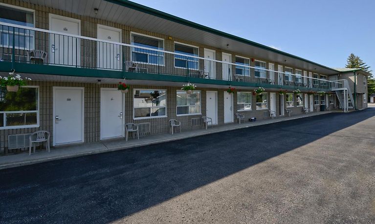 ANGUS INN MOTEL CANADA SEASON DEALS FROM 73