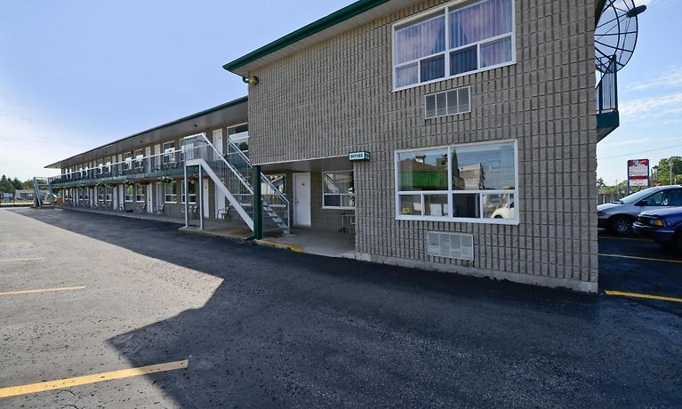 ANGUS INN MOTEL CANADA SEASON DEALS FROM 73